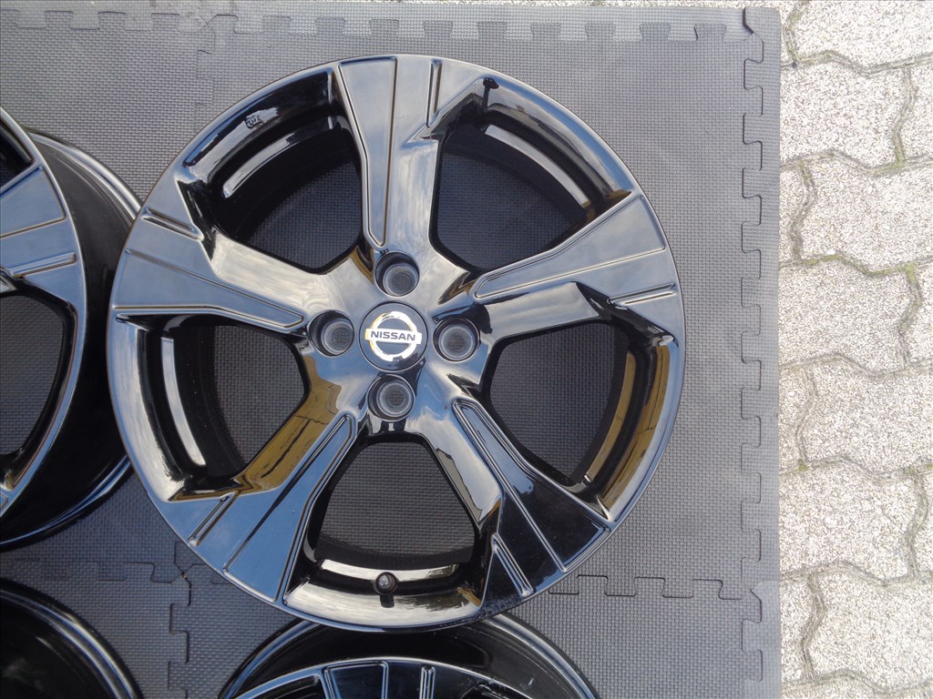 Nissan gyári alufelni 17-es, 4×100-as osztó, szenzorral újszerű állapotban eladó. 4. kép