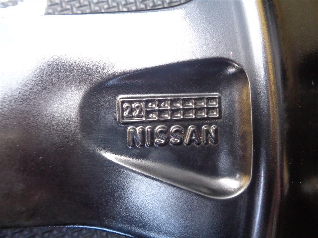 Nissan gyári alufelni 17-es, 4×100-as osztó, szenzorral újszerű állapotban eladó. 7. kép