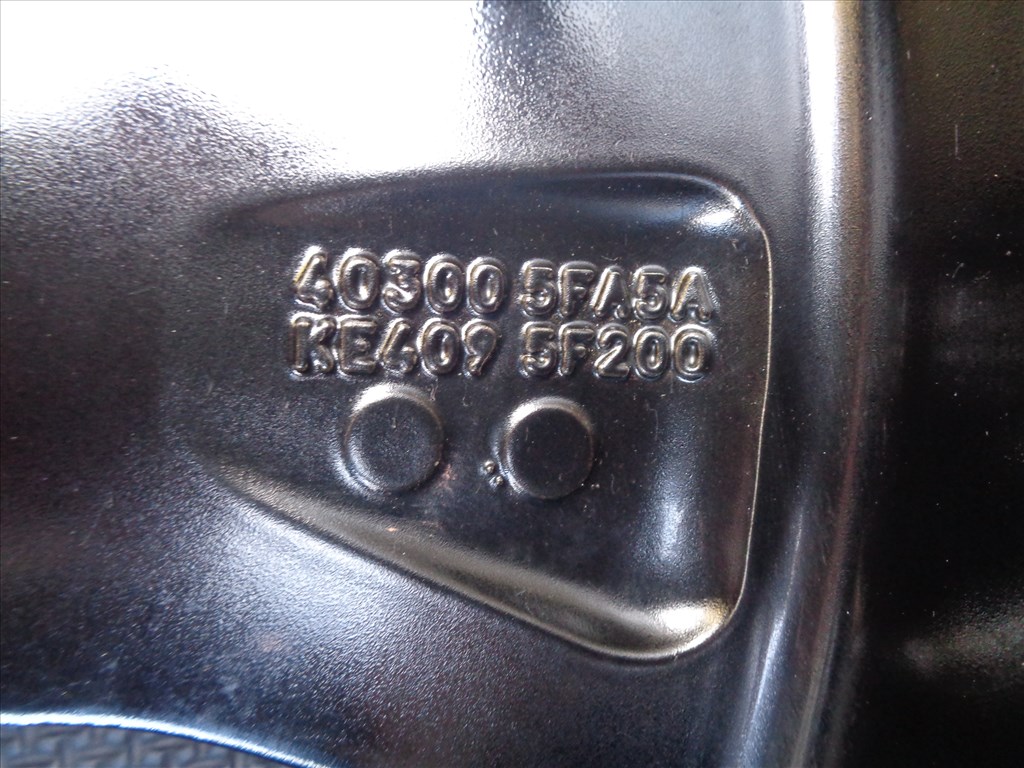 Nissan gyári alufelni 17-es, 4×100-as osztó, szenzorral újszerű állapotban eladó. 9. kép