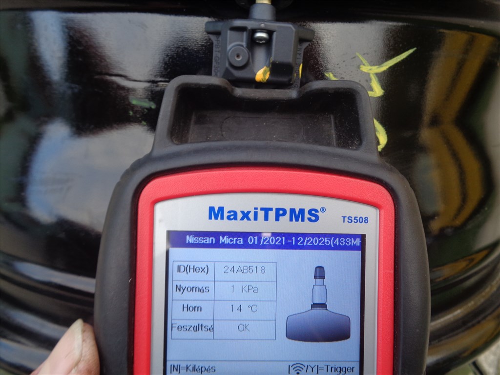 Nissan gyári alufelni 17-es, 4×100-as osztó, szenzorral újszerű állapotban eladó. 10. kép