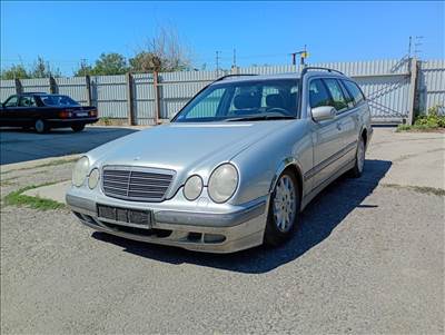 Mercedes E 220 (W210) bontott alkatrészei 611961