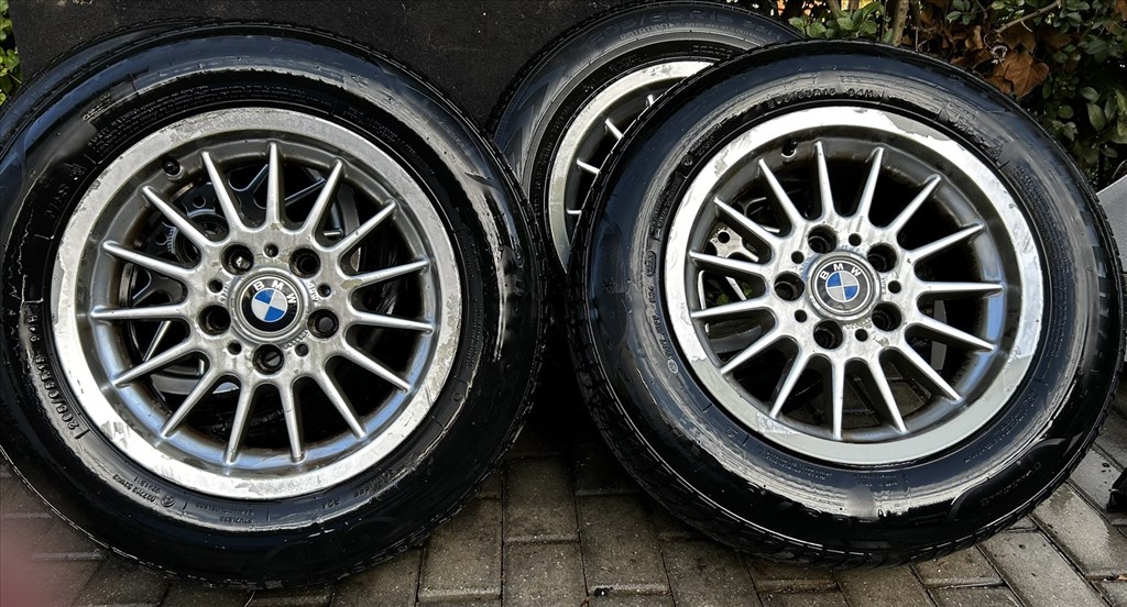  5x120 lyukosztású 15" használt alufelni, rajta 205/65 használt téli gumi gumi  2. kép