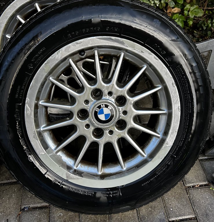  5x120 lyukosztású 15" használt alufelni, rajta 205/65 használt téli gumi gumi  3. kép