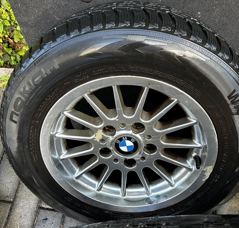  5x120 lyukosztású 15" használt alufelni, rajta 205/65 használt téli gumi gumi  5. kép
