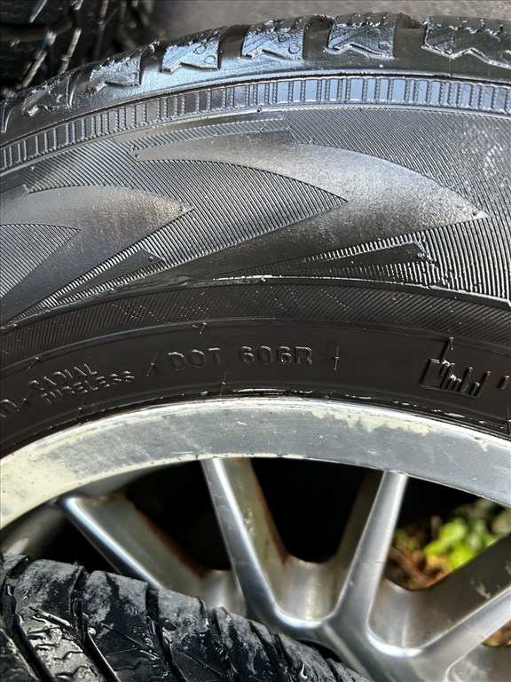  5x120 lyukosztású 15" használt alufelni, rajta 205/65 használt téli gumi gumi  6. kép