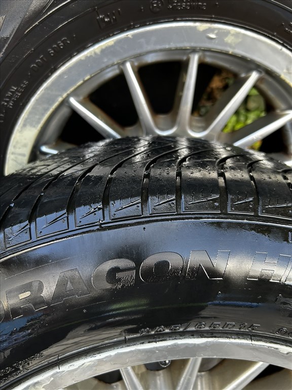  5x120 lyukosztású 15" használt alufelni, rajta 205/65 használt téli gumi gumi  7. kép