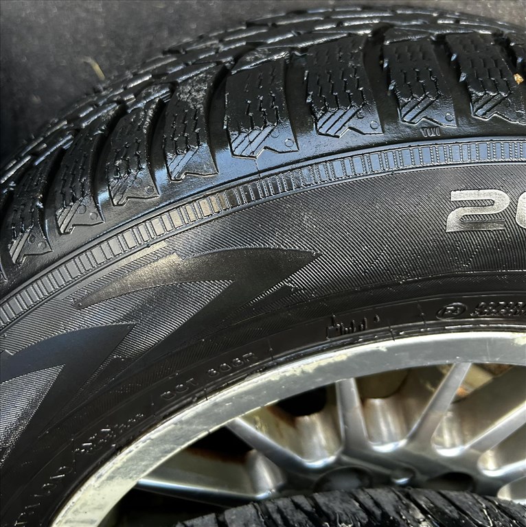  5x120 lyukosztású 15" használt alufelni, rajta 205/65 használt téli gumi gumi  8. kép