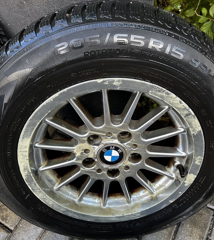 5x120 lyukosztású 15" használt alufelni, rajta 205/65 használt téli gumi gumi  9. kép