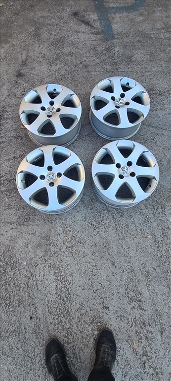  4x108 lyukosztású 16" újszerű (gyári felni) Peugeot alufelni 1. kép