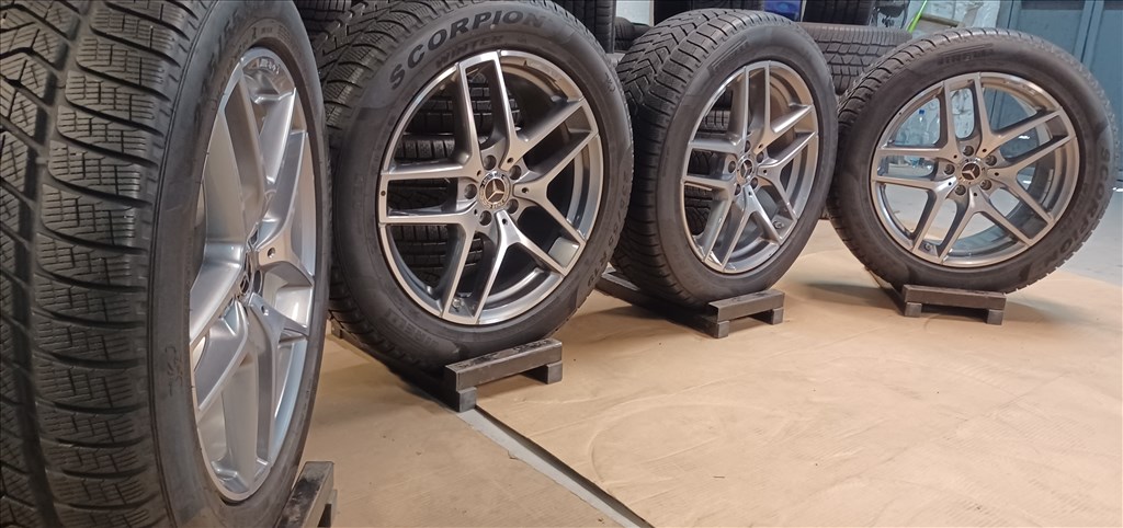 Mercedes W253 AMG GLC 5x112 8x19 235/55 R19 téli gumikkal 4db 7. kép