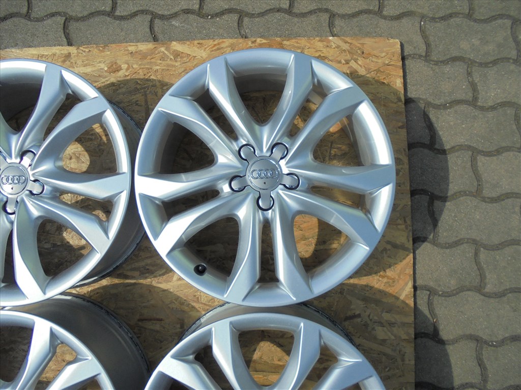 19-es újszerű Audi gyári alufelni eladó 4. kép