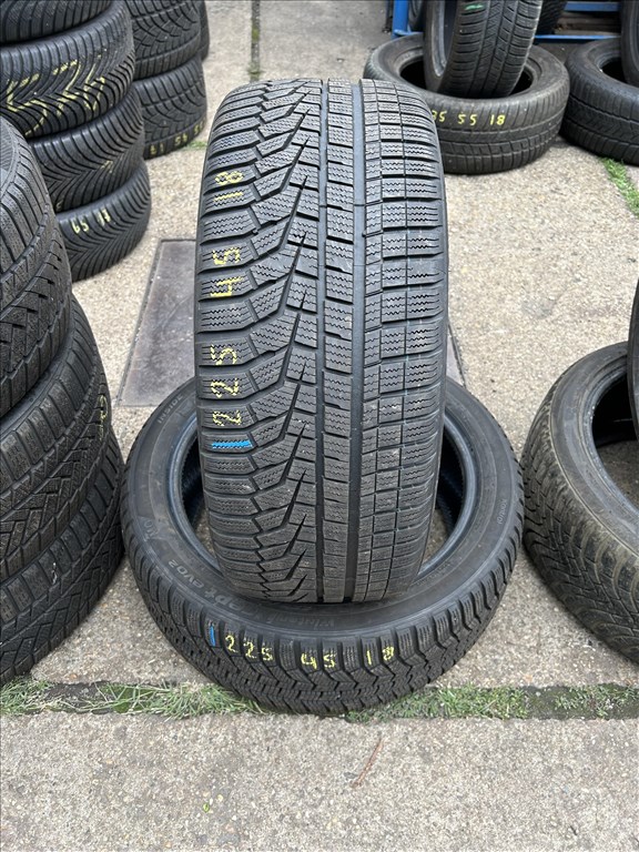 2db 225/45×18″ Hankook téli gumiabroncs. (3752457) 1. kép