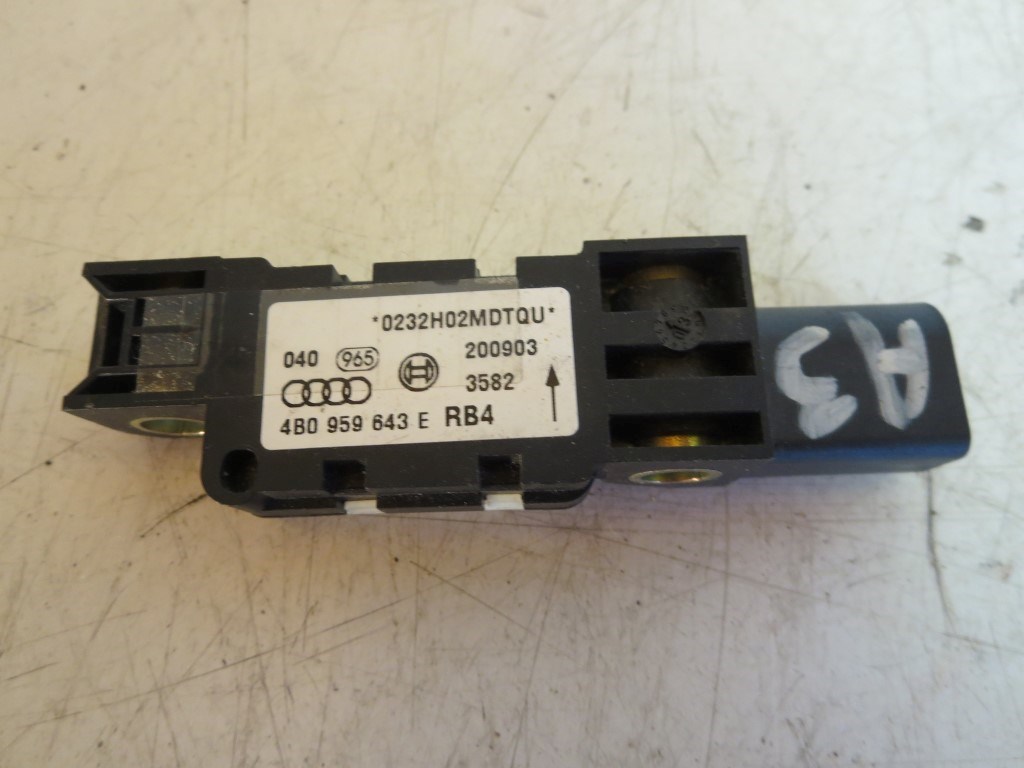 Audi A3 (8P) bal elsõ légzsák oldalütés érzékelõ 4B0959643E 1. kép