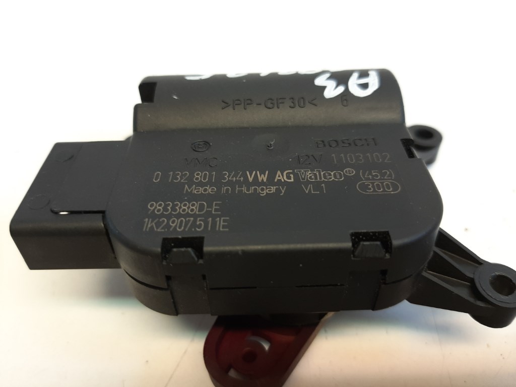 Audi A3 (8P) fûtés állító motor 1K2907511E 0132801344 3. kép