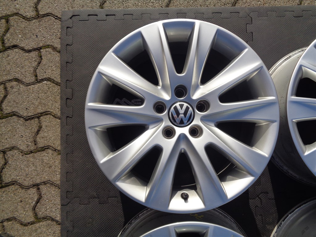 VW gyári alufelni 17-es, 5×112-es osztóval szép állapotban eladó. 2. kép