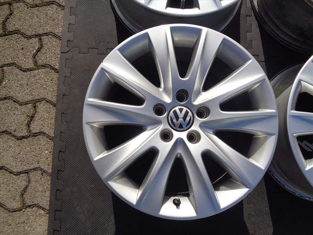 VW gyári alufelni 17-es, 5×112-es osztóval szép állapotban eladó. 3. kép