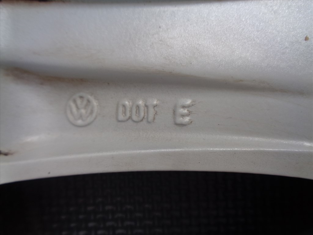 VW gyári alufelni 17-es, 5×112-es osztóval szép állapotban eladó. 7. kép