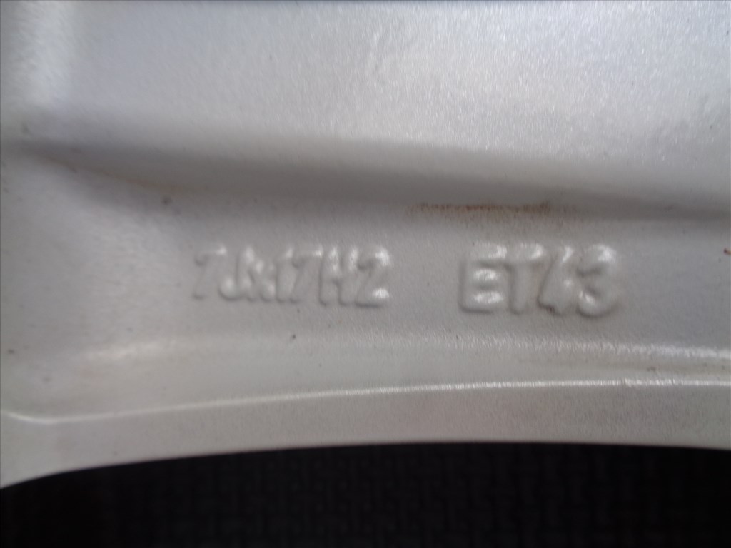 VW gyári alufelni 17-es, 5×112-es osztóval szép állapotban eladó. 8. kép