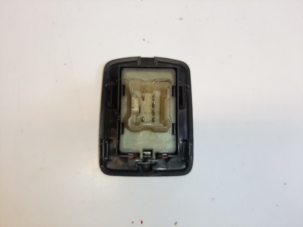 Dacia Dokker jobb elsõ ablakemelõ kapcsoló 2. kép