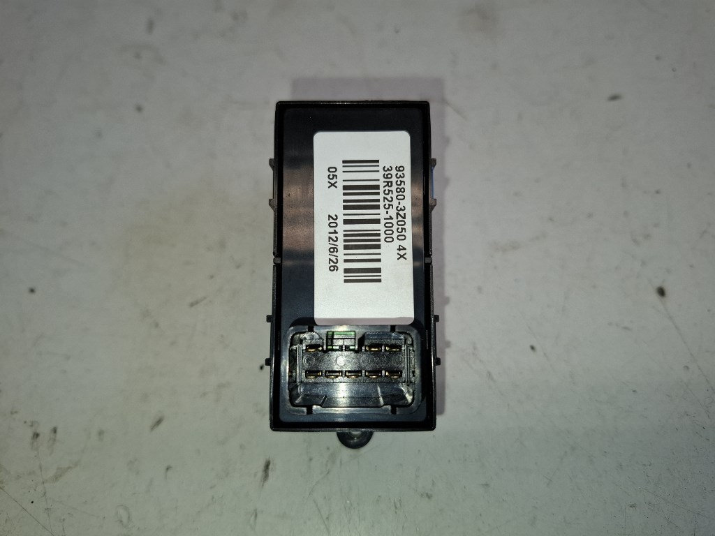 Hyundai I 40 jobb hátsó ablakemelõ kapcsoló 935803Z050 3. kép