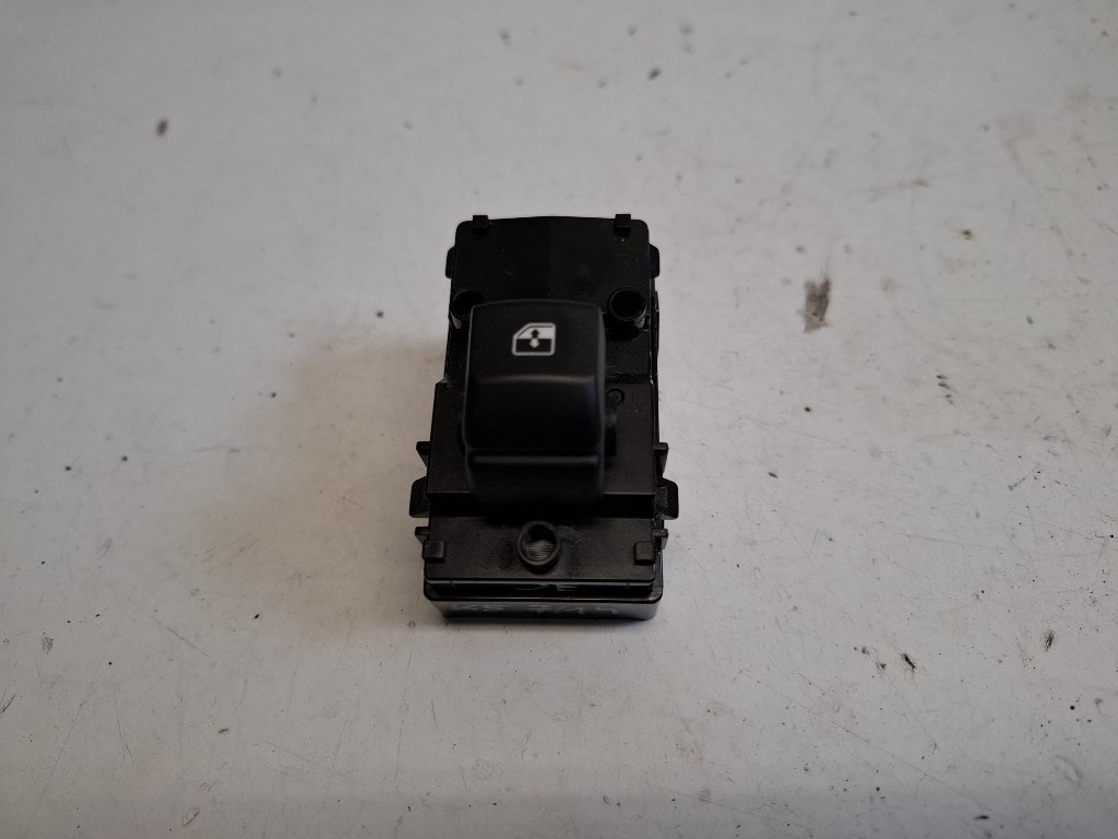 Kia X Ceed (CD) jobb elsõ ablakemelõ kapcsoló 93575J7000 1. kép