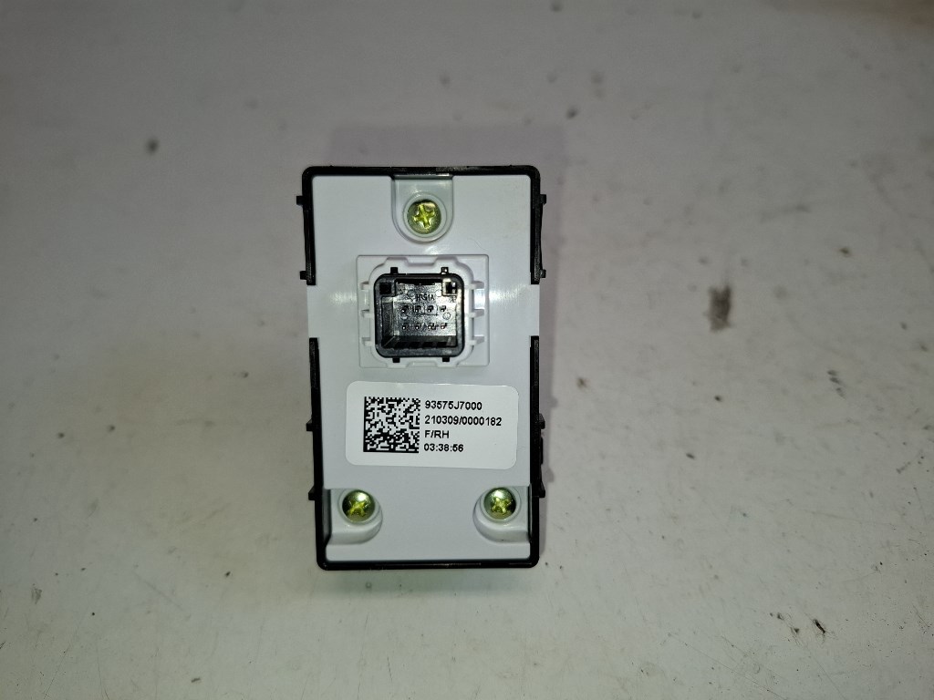 Kia X Ceed (CD) jobb elsõ ablakemelõ kapcsoló 93575J7000 3. kép