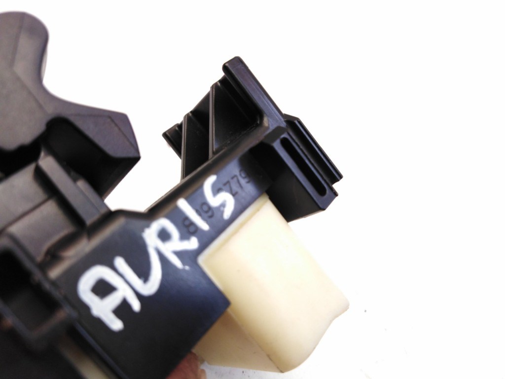 Toyota Auris (E150) jobb hátsó ablakemelõ kapcsoló 3. kép