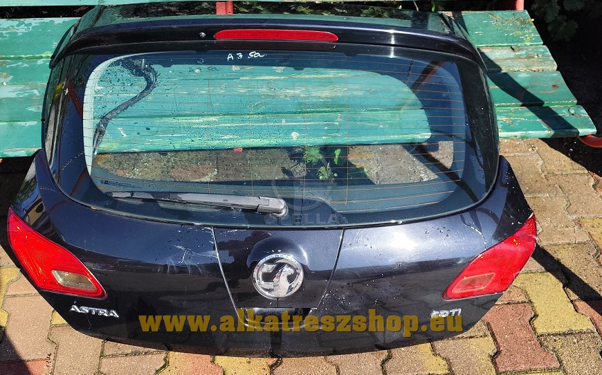 Opel Astra J csomagtérajtó 5 ajtós - üveggel - fekete - kisebb hibával 1. kép
