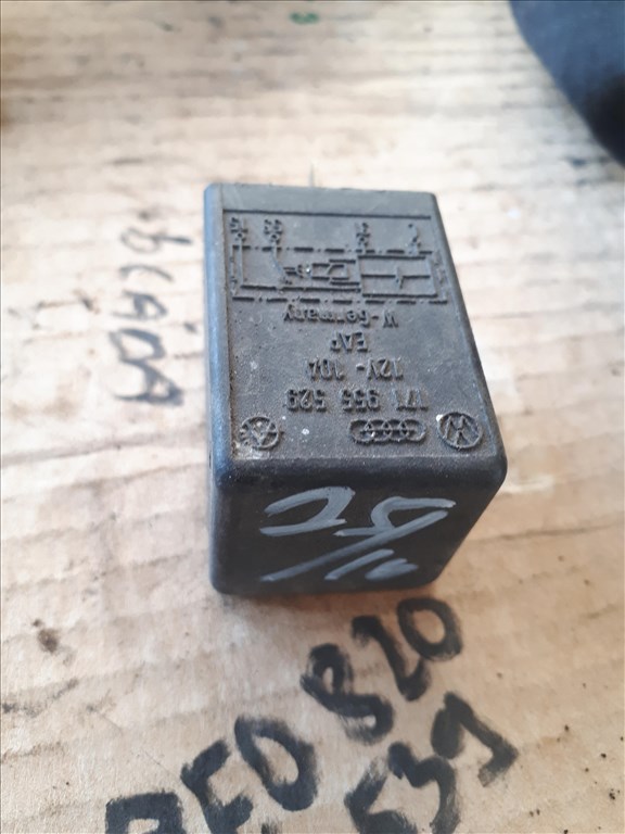 Volkswagen Golf II Irányjelző relé 171 955 529 171955529 3. kép