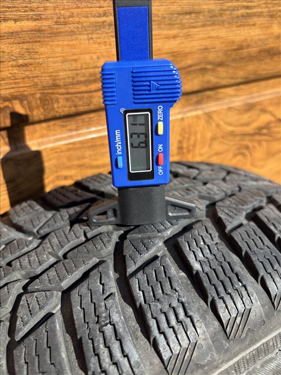  4x100 lyukosztású 15" használt lemezfelni, rajta 185/65 használt Nokian téli gumi . 5. kép