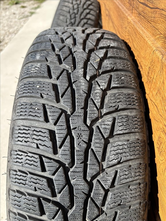  4x100 lyukosztású 15" használt lemezfelni, rajta 185/65 használt Nokian téli gumi . 8. kép