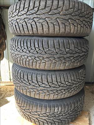  4x100 lyukosztású 15" használt lemezfelni, rajta 185/65 használt Nokian téli gumi .