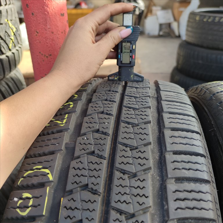  235/65 R16C Nexen téli gumi 95000ft a 4db/100/ 1. kép