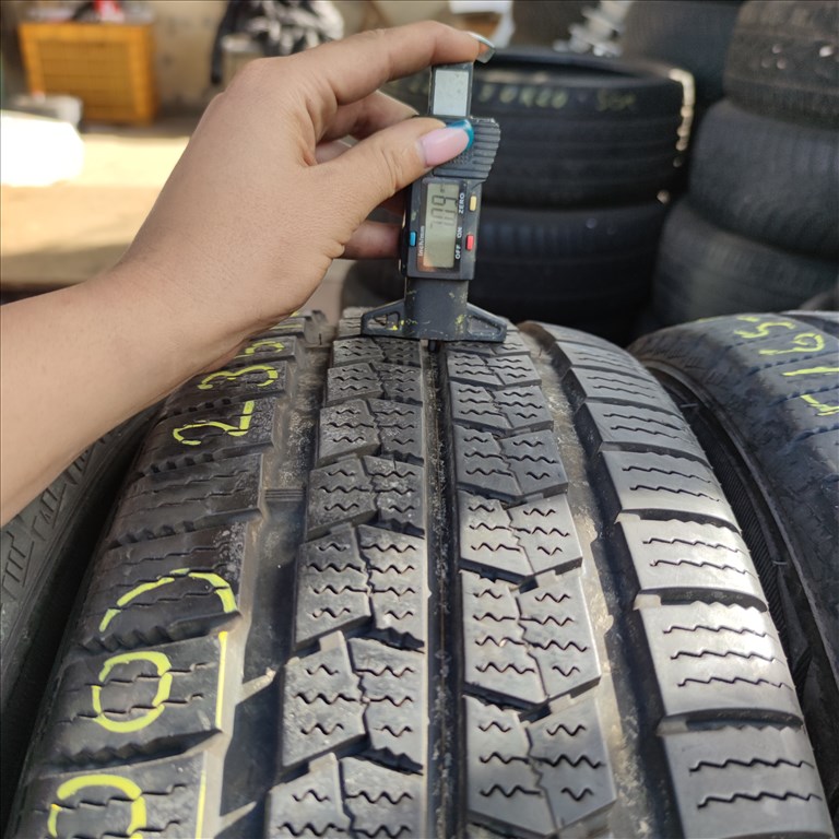  235/65 R16C Nexen téli gumi 95000ft a 4db/100/ 3. kép