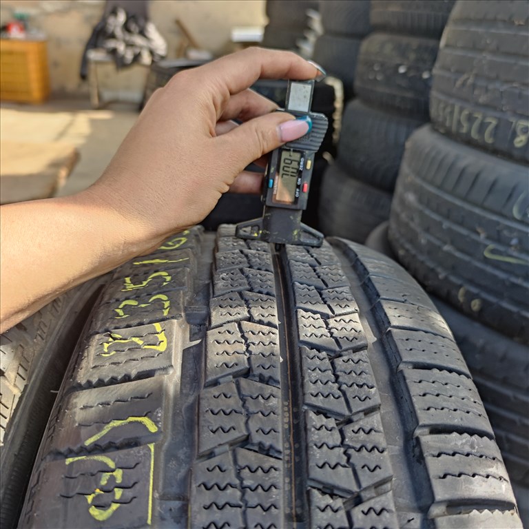  235/65 R16C Nexen téli gumi 95000ft a 4db/100/ 4. kép