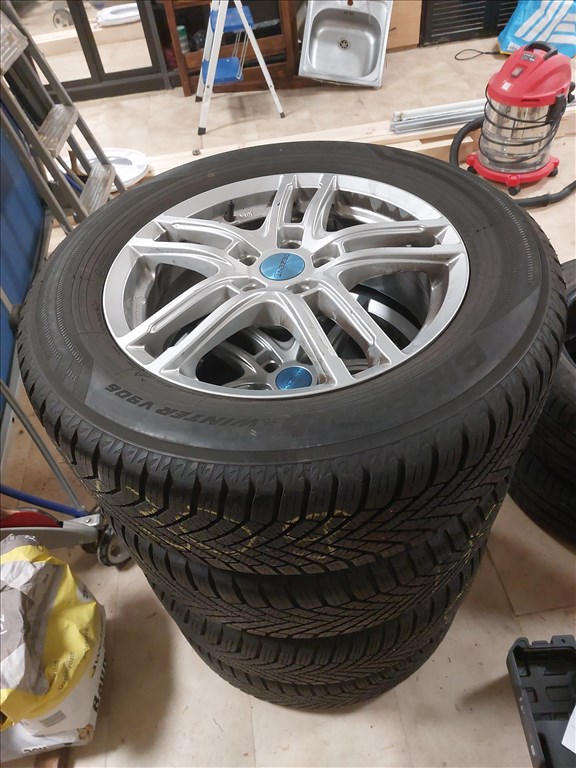  5x112 lyukosztású 17" újszerű Dezent alufelni, rajta 125/60 újszerű Yokohama téli gumi gumi  1. kép