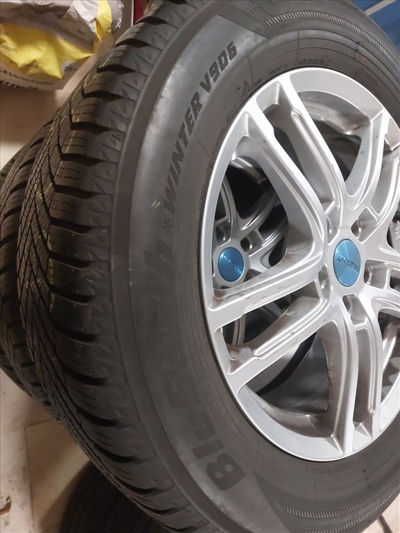  5x112 lyukosztású 17" újszerű Dezent alufelni, rajta 125/60 újszerű Yokohama téli gumi gumi  4. kép