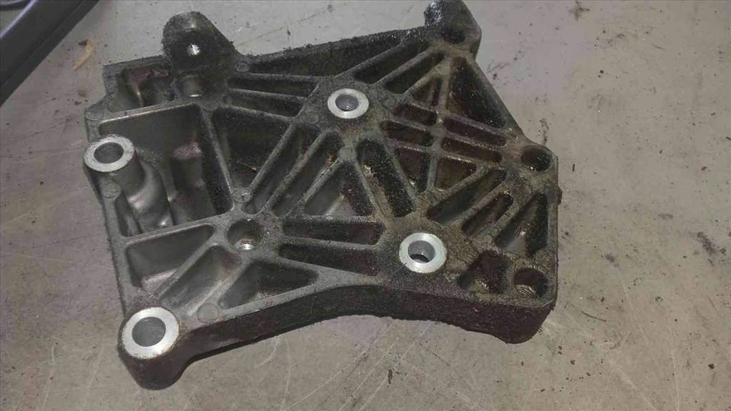 Nissan Almera N16 Klíma Kompresszor Tartó Konzol 11910 BM700 2. kép