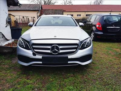 Eladó Mercedes E 220 d T-Modell (1950 cm³, 194 PS) (W213)