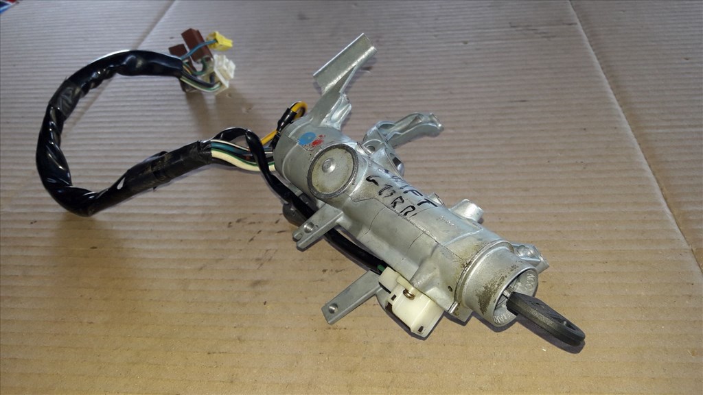 Suzuki Swift II 96-03 Gyújtáskapcsoló 2. kép