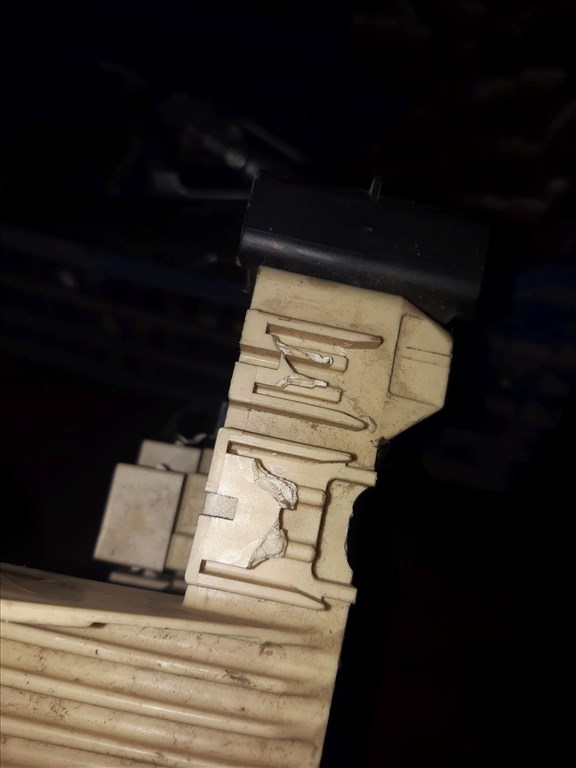 Suzuki Swift III 04-10 Biztosítéktábla / Relé Tábla YN2-C1L 3. kép