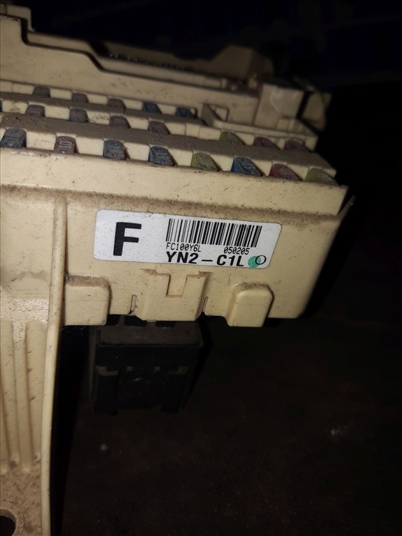 Suzuki Swift III 04-10 Biztosítéktábla / Relé Tábla YN2-C1L 5. kép