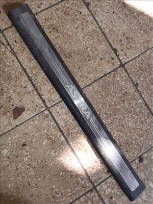 Opel Astra H Bal Első Küszöb Borítás 132 38 379