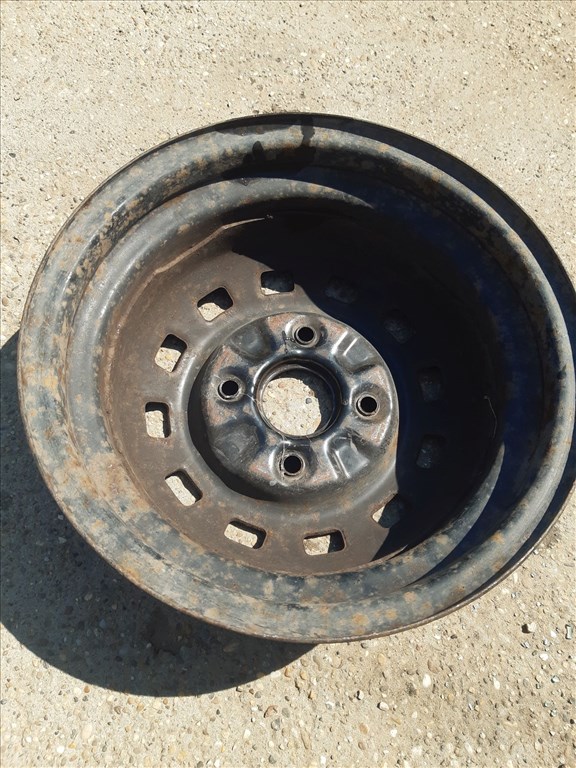 Daewoo Matiz <p>Felni méret: 13"</p><p>Felni szélesség: 4.5</p><p>Furatszám: 4</p><p>Osztókör: 114.3</p><p>ET szám: ET45</p><p>Agy Átmérõ: 60.0</p><p>Állapot: Normál</p><p>Érdeklõdéskor hivatkozzon erre: KIN-66925</p><p>Bármire van szüksége hívjon bizalommal!<br>Kizárólag munkaidõben hétfõtõl - péntekig 8-12 13-16 óráig!<br>Alkatrészek széles választékban!<br>Hivatalos Regisztrált Autobontó Kecel!<br>Vásároljon Megbízható Helyrõl Beszerelési Garanciával Profiktól!</p> 1. kép