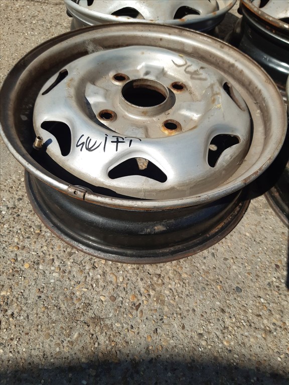 Suzuki Swift II 92-03 <p>Felni méret: 13"</p><p>Felni szélesség: 4.5</p><p>Furatszám: 4</p><p>Osztókör: 114.3</p><p>ET szám: ET45</p><p>Állapot: Normál</p><p>Érdeklõdéskor hivatkozzon erre: KIN-40149</p><p>Bármire van szüksége hívjon bizalommal!<br>Kizárólag munkaidõben hétfõtõl - péntekig 8-12 13-16 óráig!<br>Alkatrészek széles választékban!<br>Hivatalos Regisztrált Autobontó Kecel!<br>Vásároljon Megbízható Helyrõl Beszerelési Garanciával Profiktól!</p> 20000 2. kép