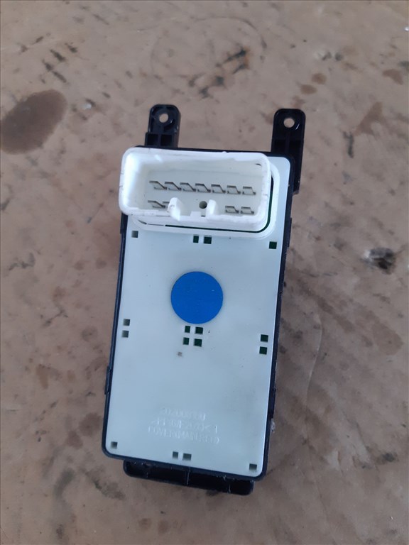 Hyundai i20 Bal Elsõ Ablakemelõ Kapcsoló 202008160 2. kép