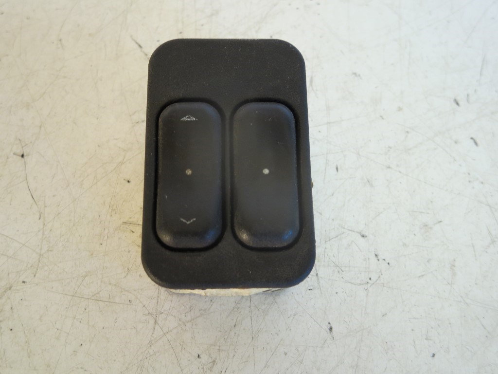 Opel Zafira A bal elsõ ablakemelõ kapcsoló 90651088 1. kép