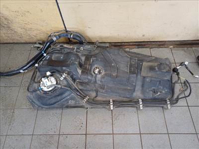 Toyota Rav 4 (XA40) üzemanyag tank (üzemanyagtartály)