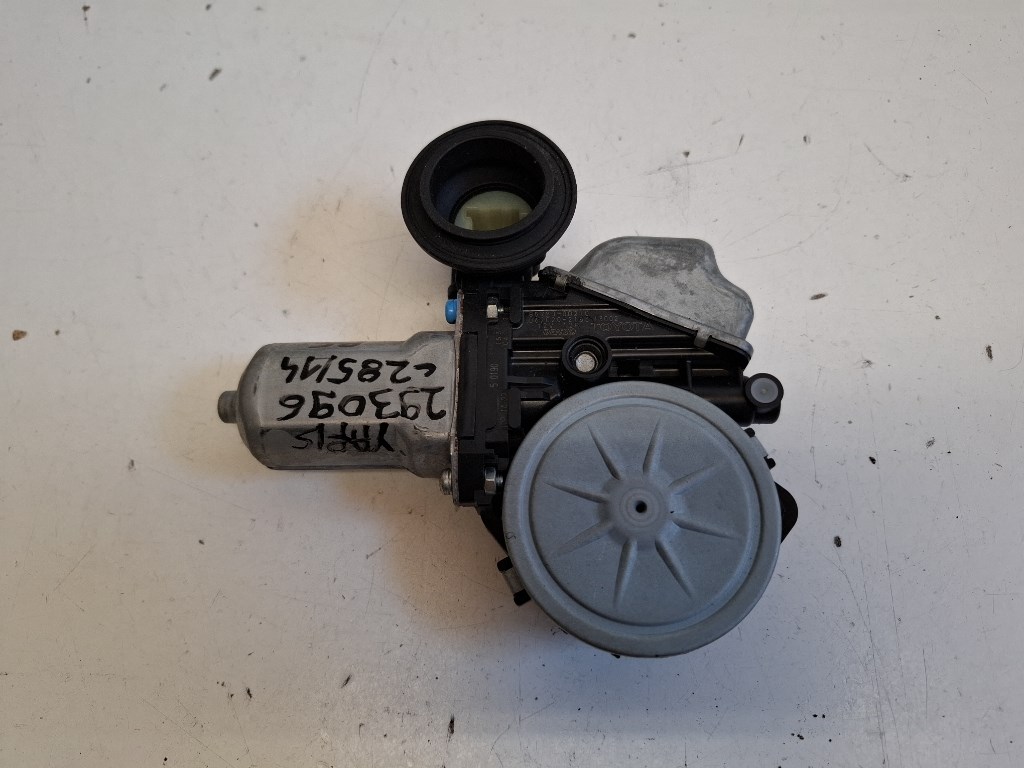 Toyota Yaris (XP130) bal elsõ ablakemelõ motor 857200D210 0620202153 1. kép