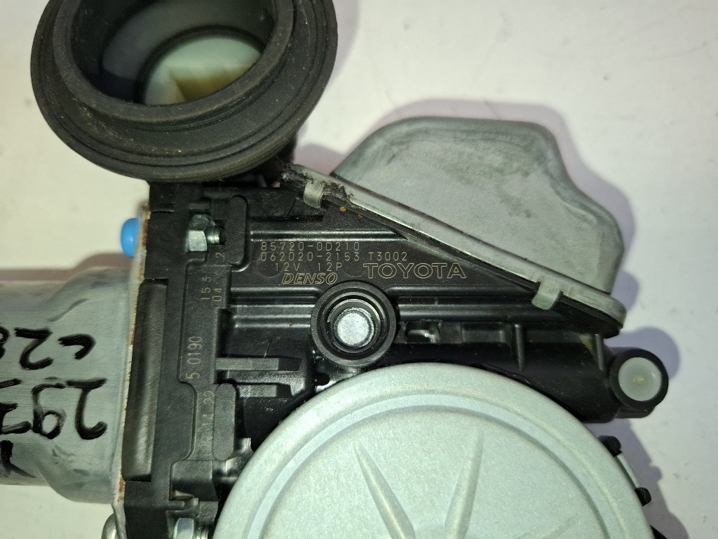 Toyota Yaris (XP130) bal elsõ ablakemelõ motor 857200D210 0620202153 3. kép